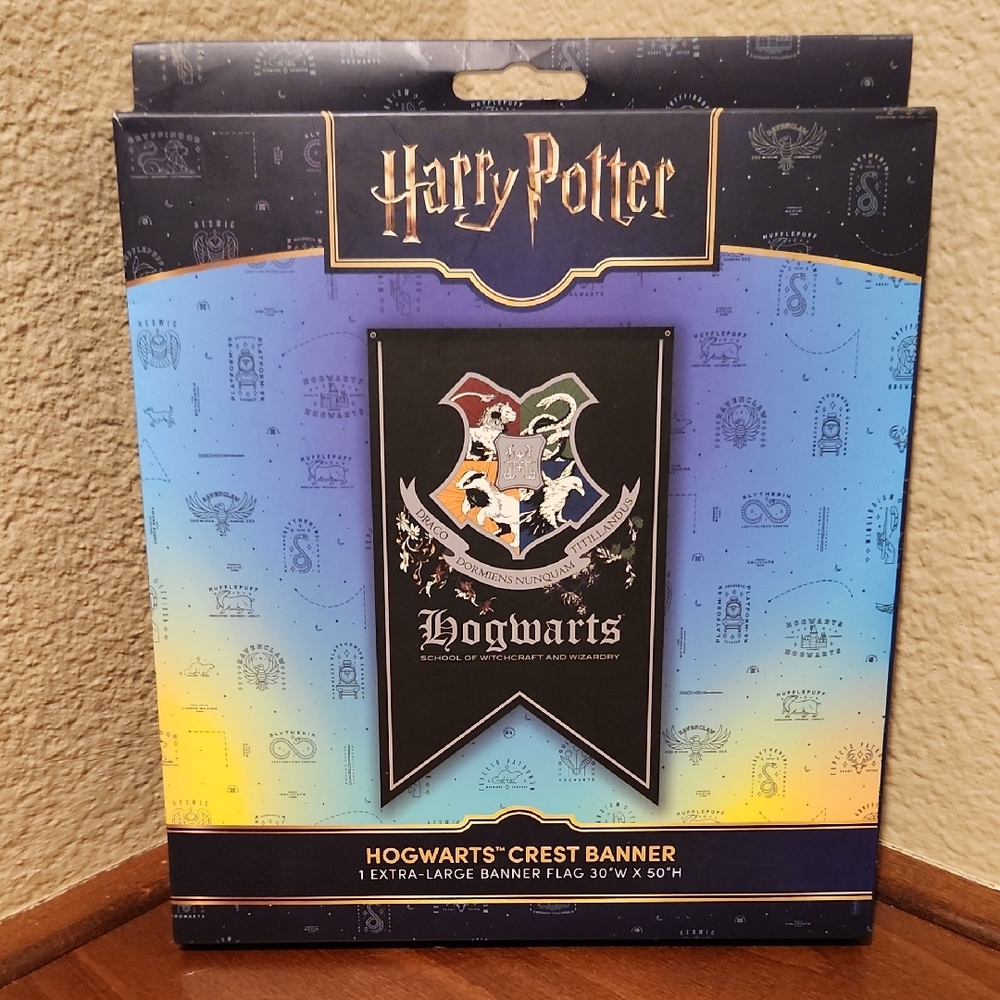 Harry Potter Hogwarts Crest Tapestry - Black